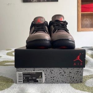 Jordan 4 Taupe haze GS Size 7Y brand new never worn comes with box